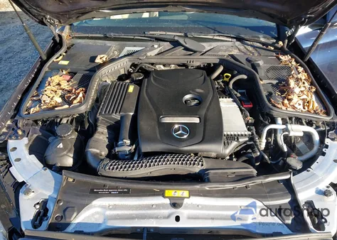 2015 Mercedes-Benz C 300 4Matic z USA, uszkodzony, nr VIN 55SWF4KB5FU031249